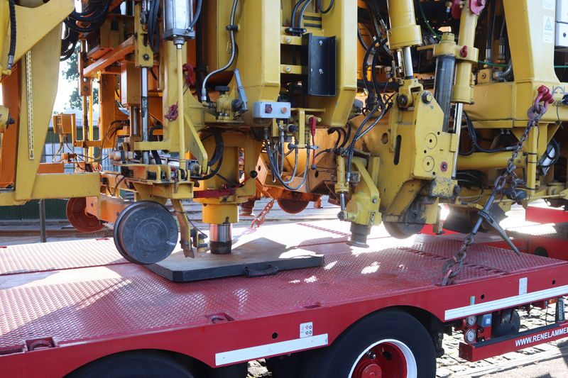 BAM Stopmachine met het fabrieksnummer 1214 en het UIC-nummer 99 84 942 8 702-7.